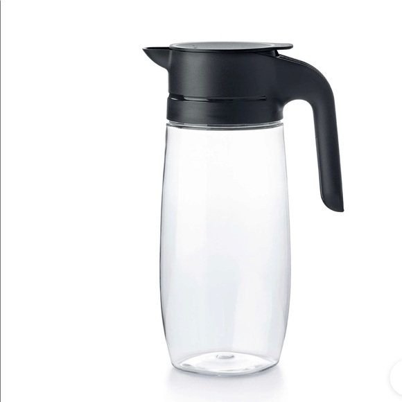 Tupperware Clearly Elegant Pitcher New !!! - Picture 3 of 4